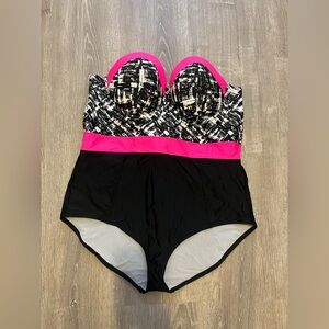TORRID 3 Glass Print One Piece Suit Suit Pink Black White Bathing Size 4 NWD